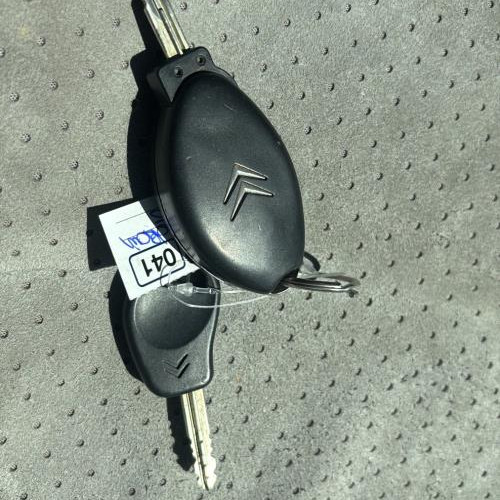 Vehicule-CITROEN-C5%25201%2520PHASE%25202-2005-ca6826ff5a3ec1a83c5908ae2ef91e4a4dc7686abbbbe24d3758b3c8a1b1d70a_m.jpg