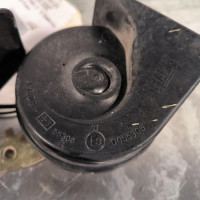 105291332-5d81e848-2391-4f66-ae25-bbe468df8528-Klaxon-00006236J8-CITROEN-C5-1-PHASE-2-7fe51fd8a4f78c234720cf78c76b7828f9ced7aba84ca010d94a9a12f557cfc4_m.jpg