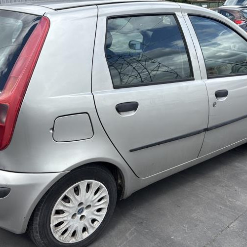 Vehicule-FIAT-PUNTO%25202%2520PHASE%25201-2000-4ebe97b499f85f6a31807caf3cb5ff3af9dc90cb718b342db0df2bd934e12147_m.jpg