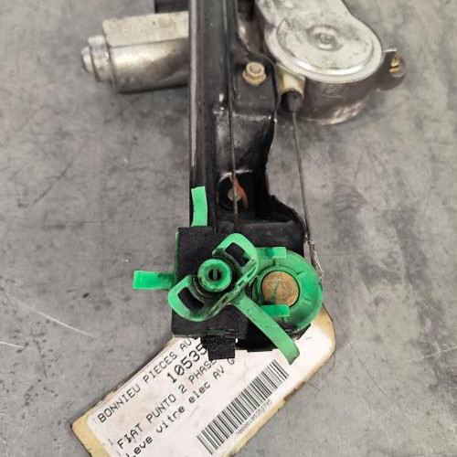 105353795-db1c1d48-6f8b-49fd-8036-5665d9210bbf-Piece-Leve-vitre-electrique-avant-gauche-51764550-FIAT-PUNTO-2-PHASE-1-379817ef10413e2e656d44188a6600dccf078081ef7515c0b7fe3be80e1f15b5_m.jpg