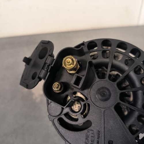 105353948-67455cd4-97db-4a6f-8ab6-ff79fb9b0ffe-Piece-Alternateur-63321718-FIAT-PUNTO-2-PHASE-1-e1402f1544c8ba0e41a42f39115a5c4eb7d9ec9ae0b96bc6e429b46af5bcf761_m.jpg