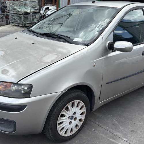 Vehicule-FIAT-PUNTO%25202%2520PHASE%25201-2000-044b667702973e0b8817406e705435d4d6e6936496f993c2c9e1f09a626ed5b9_m.jpg