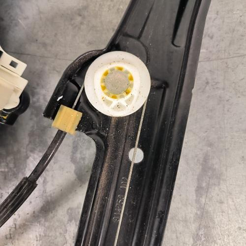 105419154-7c128278-7ed8-4da4-840e-fd4a85fb9e13-Piece-Leve-vitre-electrique-arriere-gauche-8T8839461C-AUDI-A5-1-SPORTBACK-PHASE-2-3aee313b493c32e9ebada43bf271244d57bebf7335011cac48fe44b94d1eb079_m.jpg
