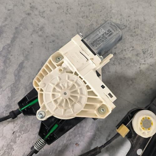 105419154-843a1112-127d-499e-a28e-68fc55127a11-Piece-Leve-vitre-electrique-arriere-gauche-8T8839461C-AUDI-A5-1-SPORTBACK-PHASE-2-22bef67287401cf4200c408da109add07c56d1f9d95b882fc11ccf6f825403fb_m.jpg