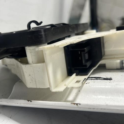 105419155-fb97d949-c26d-46ed-90f1-e4b772fbba36-Piece-Leve-vitre-electrique-avant-gauche-8T8839461C-AUDI-A5-1-SPORTBACK-PHASE-2-7e350b04d172d58e49af466f7285814a13d4e7f68296fd7673e38c9054f1f21f_m.jpg