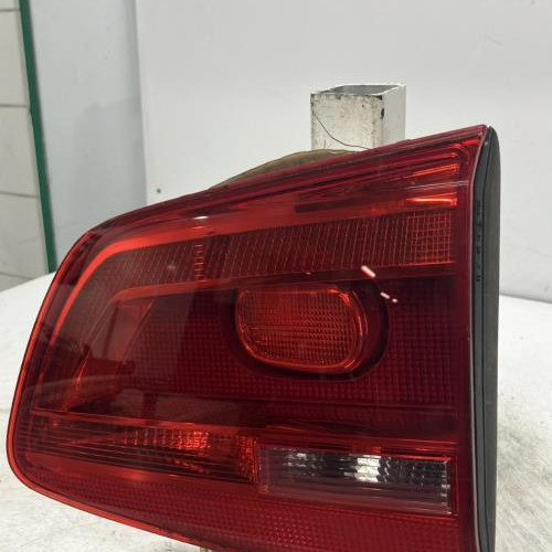 105470714-c951d040-27b7-4758-b646-56b363e908ce-Piece-Feu-arriere-secondaire-droit-feux-1T0945094A-VOLKSWAGEN-TOURAN-2-2679ada7f15770f757a7bc456b63d3601bd92667537c42b06c26616ee449701c_m.jpg