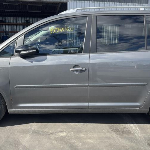 Vehicule-VOLKSWAGEN-TOURAN%25202-2013-f2fb202a4bb3aa3110d0c7e74a0effb9ead903eddb597b15f5eea1b5d19f7707_m.jpg