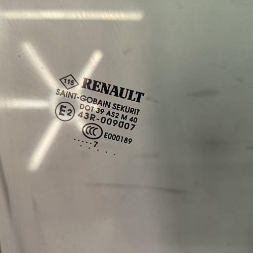 105524181-3b67243c-287a-4fe2-b0b8-0af2ac634568-Piece-Vitre-avant-droit-803008825R-RENAULT-ZOE-1-e904fa5cbfceb0dd617939831e0377b8c5d1d126d6db8524e23c67ca07a6a223_m.jpg