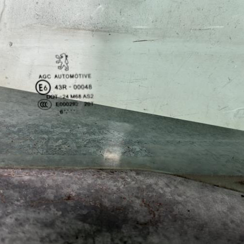 105658198-516e2e9d-898b-4c66-b14c-48ccee706e3c-Piece-Vitre-arriere-gauche-9203FH-PEUGEOT-307-PHASE-2-BREAK-52ba788c1524077da473262b89425d9ff998866333aaa14e7a4ad44e5613d582_m.jpg