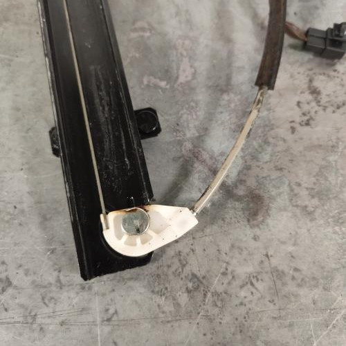 105665019-5070c7ad-463c-400d-89c9-7045dabac8b7-Piece-Leve-vitre-electrique-avant-droit-95129329-CHEVROLET-SPARK-PHASE-1-67ee282eada2232e374eba6b4ddb511824e78467dc96b244acbec4c5f335ba69_m.jpg
