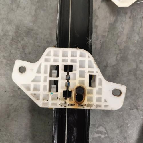 105665019-3f30633d-2195-4e03-b3cf-4f8fca219446-Piece-Leve-vitre-electrique-avant-droit-95129329-CHEVROLET-SPARK-PHASE-1-3bafa3d0df753be745d0fe8a8cff730510a06568a1975c213b6f080ae30ffde1_m.jpg