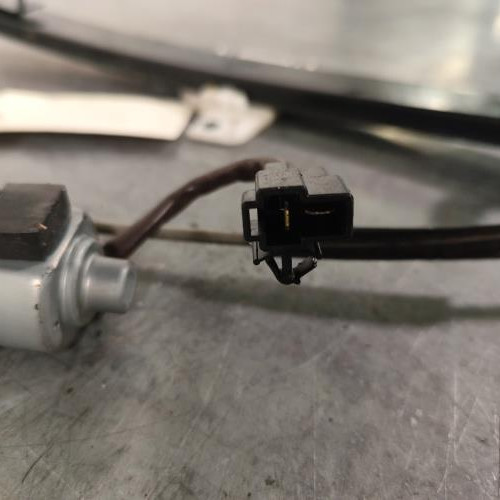 105665019-2ffc5bdf-1643-4c12-a28b-a88af6ddb15e-Piece-Leve-vitre-electrique-avant-droit-95129329-CHEVROLET-SPARK-PHASE-1-af3d515464bdb728a41c1664a9ca85239bcf84638f187cb7e7ad61c600cf7031_m.jpg
