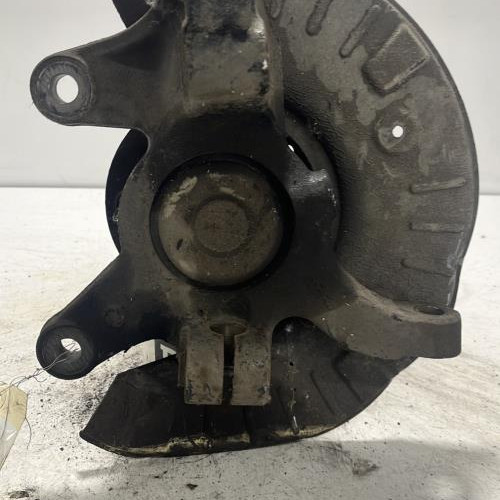 105699067-b5289104-861f-4839-929e-492604b937f5-Piece-Fusee-avant-gauche-MERCEDES-VITO-639-PHASE-1-fadfd22049970ba0c7ea25dbdc0c9ad1836865986ff45c2bd499002f45fcdc1f_m.jpg