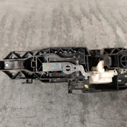 105733318-f05877bc-0fe6-42aa-ac35-51647b9996f8-Piece-Poignee-porte-avant-droit-806B02596R-RENAULT-MEGANE-3-PHASE-1-5faaf908c36d0bee7aaa976b7c39495ed71b6da8813dfb85655e0a46426ff041_m.jpg