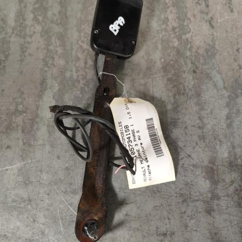 Attache ceinture avant gauche