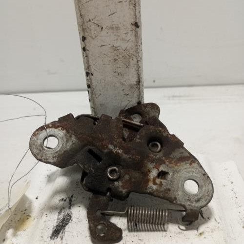 106066883-4a5168c0-2599-45c9-b559-89cc2277b7bc-Piece-Fermeture-de-capot-793449-PEUGEOT-206-PHASE-1-CABRIOLET-c45daacf155e97b51d006c76e0ebb4abdace56f2ed6684d8d679b56619f44abb_m.jpg