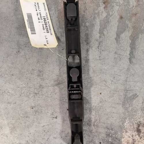 106264209-6a822a26-472f-4b5f-9213-f288fbba1dd2-Piece-Platine-feu-arriere-gauche-RENAULT-KANGOO-1-PHASE-1-3a059d9c109e5b1a0c25fe36a0ae35a809e6d700660759c8079791ba14080ce5_m.jpg