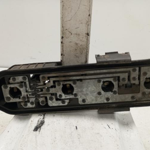 106277721-cd303b26-b026-41f1-803c-3c0921567914-Piece-Platine-feu-arriere-droit-RENAULT-CLIO-2-PHASE-1-a673408f2038d74abcd0d3514d6df1ed60ae00348bc1ed9a2ba5091758655bd4_m.jpg