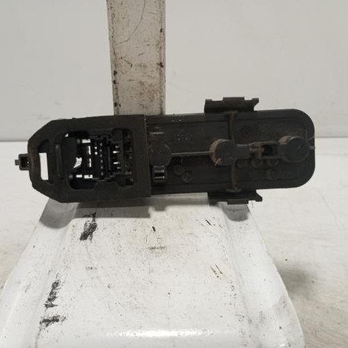 106277721-0ba7200b-8c36-4b4f-84eb-a126307cf1ca-Piece-Platine-feu-arriere-droit-RENAULT-CLIO-2-PHASE-1-6d517416e3e74465bb2888119daedbf113bef199e2aafdde3cc814adcf747073_m.jpg