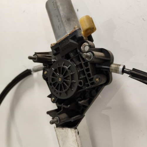 106279373-b9943598-9f57-4375-bfa0-677e58644913-Piece-Leve-vitre-electrique-avant-droit-7701207254-RENAULT-CLIO-2-PHASE-1-e34d775df8dfe206320c8e77da867b50b693675259c8c2f55fe17018fd293393_m.jpg