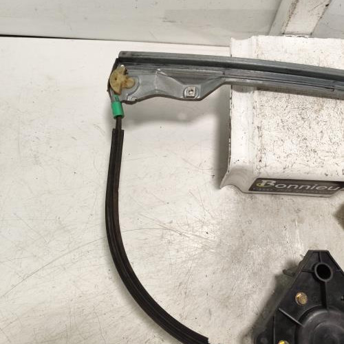 106279373-f3c3854d-b80f-47d5-84ec-c8a82bd40bb5-Piece-Leve-vitre-electrique-avant-droit-7701207254-RENAULT-CLIO-2-PHASE-1-134635d2cc47d343df2fc49b8aea75f5d9650f903551b620fac01908f5252834_m.jpg