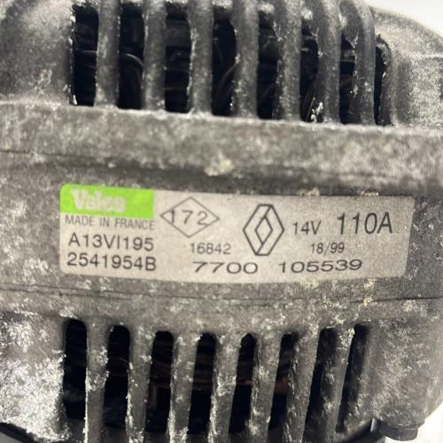 Vehicule-RENAULT-CLIO%25202%2520PHASE%25201-1999-cc8f0fcf5f375e61e385560d89d3336e9e3ff46807438b8c2e1adecfcd6e52f2_m.jpg