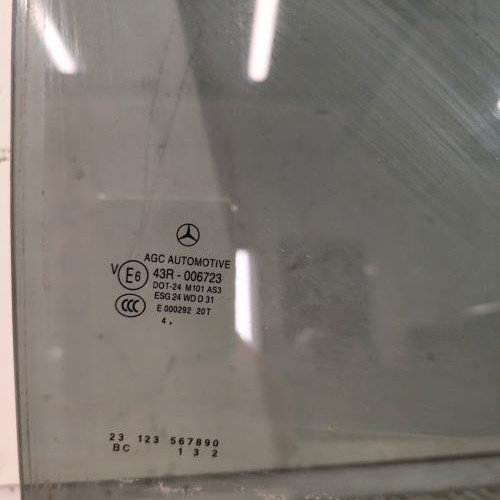 106379358-341681fb-739d-42a0-938e-9f78ab0af72b-Piece-Vitre-arriere-droit-1767350410-MERCEDES-CLASSE-A-176-PHASE-1-b48d9faef946c70cd5b47d70490cafda6650f9bab8c059078528acc7341292bc_m.jpg
