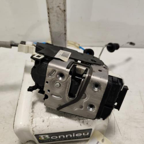 106379929-2bd542f3-60fa-44d8-b95e-2a4652534264-Piece-Fermeture-centralisee-arriere-droit-2047302835-MERCEDES-CLASSE-A-176-PHASE-1-ae3ab6a088b25400e3bbd5dd18be357d0c73292cce46786fe4c2528a5e625148_m.jpg
