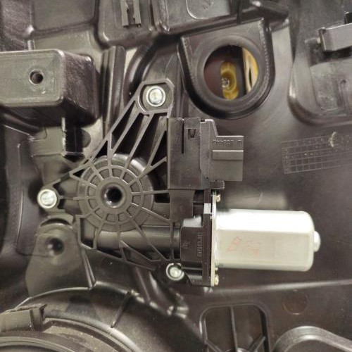 106379935-d6d6bd81-8515-4710-bed2-244eafb0f48f-Piece-Leve-vitre-electrique-arriere-droit-1767300279-MERCEDES-CLASSE-A-176-PHASE-1-f00b311c5ab7bbf8d4fce233734e5fe9ff325d91b302ff9cf1197b1f3eaa03a2_m.jpg