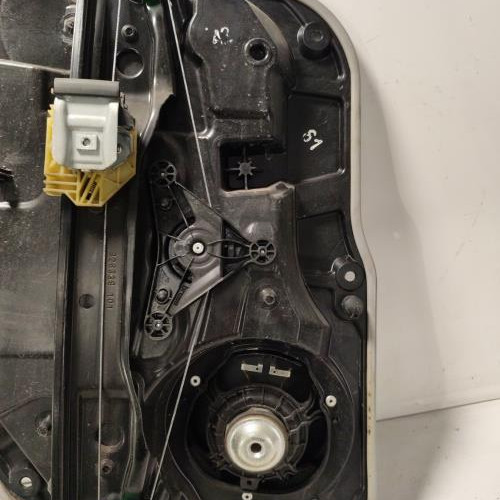 106379935-193d9390-9ece-48b2-9db8-d4a01ecf8578-Piece-Leve-vitre-electrique-arriere-droit-1767300279-MERCEDES-CLASSE-A-176-PHASE-1-c43f25f6914660067280d7e3e86075d29a4b265b9bb3f8d5cbd083e2892f004a_m.jpg