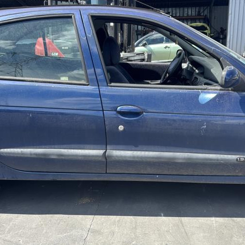 Vehicule-RENAULT-MEGANE%25201%2520PHASE%25202-2001-93d6fbeaa3b7220013934c5e74dbb97cfab2ca58b7429fdd8ab1248c4d464777_m.jpg