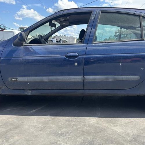 Vehicule-RENAULT-MEGANE%25201%2520PHASE%25202-2001-3724c7e7eac9e44ac67706e3cbe6323524271ece63c6b4ef7c21bf43cf970e4f_m.jpg