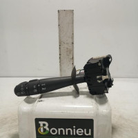 106522100-bd81b7df-0958-4eff-aee0-76dd98b9b929-Piece-Commodo-phare-7701072111-RENAULT-TWINGO-2-PHASE-1-1714f17df4adc9e93774a13205b46e6af985b685e676c813588d74f6f5958ae2_m.jpg