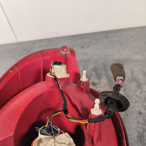 106574118-28b87039-25c0-4239-88c3-d2965eb7b573-Piece-Feu-arriere-principal-gauche-feux-42403114-CHEVROLET-MATIZ-2-3594ab00d0f7082b0e30606ec82cce19b97693a771f993f15b9f2480778e3061_m.jpg