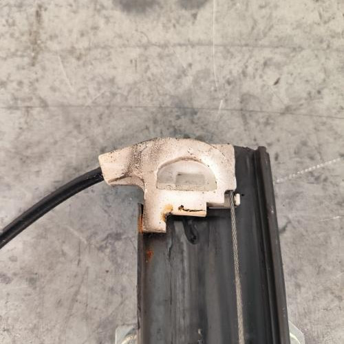 106574397-a51a5667-dbc2-4274-a905-e996494be313-Piece-Leve-vitre-electrique-avant-droit-96601485-CHEVROLET-MATIZ-2-64d3a767173d95eaf9cb40bdbbe2c8a46f3318bb6e81b7ae12dfcbf386d0d6d7_m.jpg