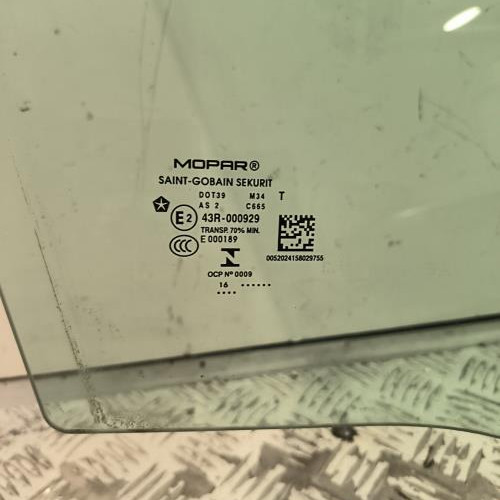 106642618-eb5c8ebc-8f3f-4c9c-ac1b-0fd628f4a20f-Piece-Vitre-avant-droit-52225354-JEEP-RENEGADE-PHASE-1-b24baf5facbb624c06e4ac21988839c2ac6308b1857b2cb3ab6c85c0557d51e6_m.jpg