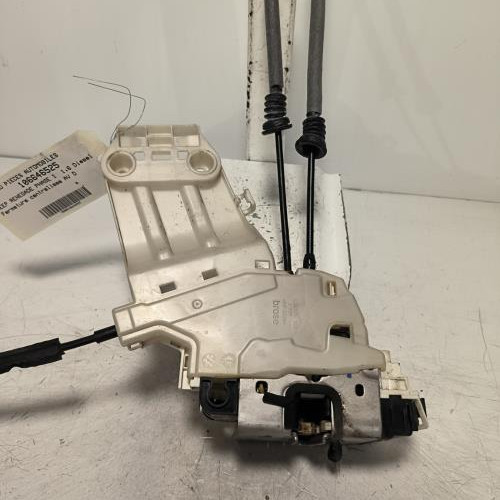 106646525-5a9a7387-cc7e-4033-8cca-3637ab130184-Piece-Fermeture-centralisee-avant-droit-52139900-JEEP-RENEGADE-PHASE-1-8d9b57685c41558cb8a921122de03866c14c21d21f51957e128d9bbfd1323098_m.jpg