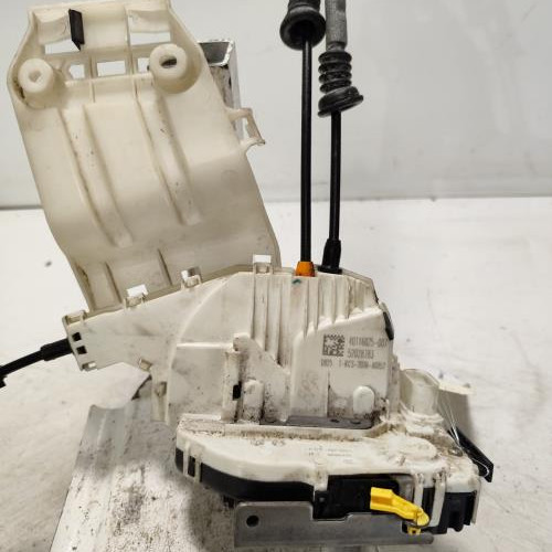 106646526-a9dd884d-0dd1-4801-a0c7-cf447c8411f8-Piece-Fermeture-centralisee-avant-gauche-52139902-JEEP-RENEGADE-PHASE-1-e525f74c6ea3d992dd1f4709e0a07bb29122fdd7069a22411142b4ac143f6549_m.jpg