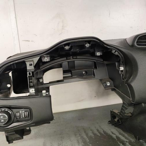 106646541-c8f4f584-ab13-451b-9494-799ff2db8a67-Piece-Planche-de-bord-complete-735612248-JEEP-RENEGADE-PHASE-1-6cc3cb79347357eb3e867a60056632e116a1b4b60c4c6af8a569fcd36c81a17f_m.jpg
