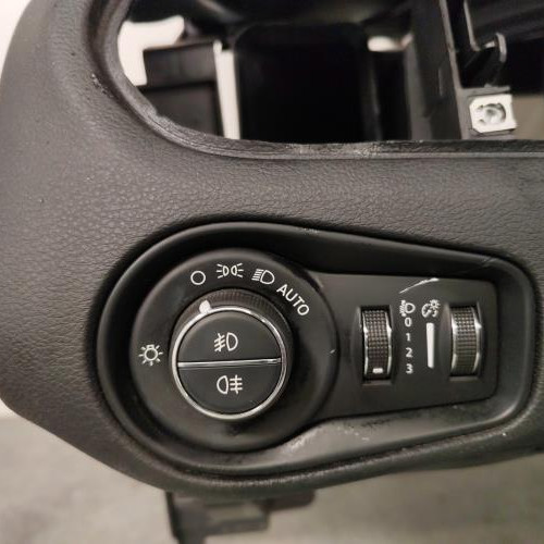 106646541-47ad5735-5c2b-4768-9ad3-aa31c1d00f11-Piece-Planche-de-bord-complete-735612248-JEEP-RENEGADE-PHASE-1-6f07a9a1a6d753b8b49fb81fec20e34ffc7a535961449c8293e60e2ebed37032_m.jpg