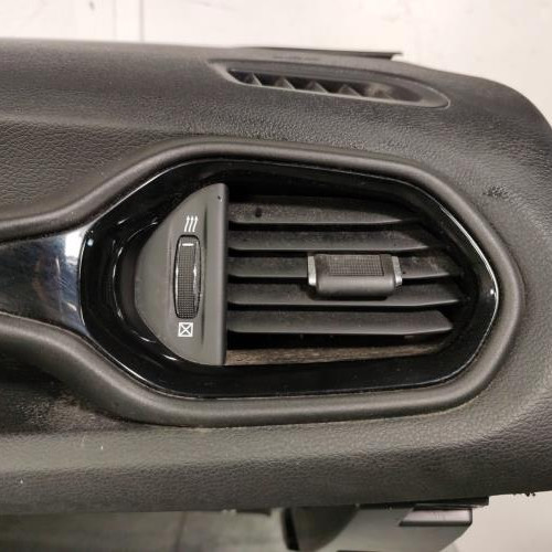 106646541-d6afc801-c2ce-4ea5-bb7d-e841116e1a6b-Piece-Planche-de-bord-complete-735612248-JEEP-RENEGADE-PHASE-1-902c30a6ad4ee6288463ae124035a49927ead25652462e3edae5ee379a4a6ce5_m.jpg