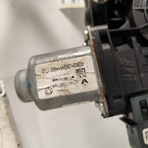 106667453-1cdbea82-0dd2-44e2-89d9-371f4e653cf9-Piece-Leve-vitre-electrique-avant-gauche-807214665R-RENAULT-GRAND-SCENIC-4-b383fc96d06c3439f528076a1cbed220806dfd5276bd949306e847a8ffe1a4e2_m.jpg