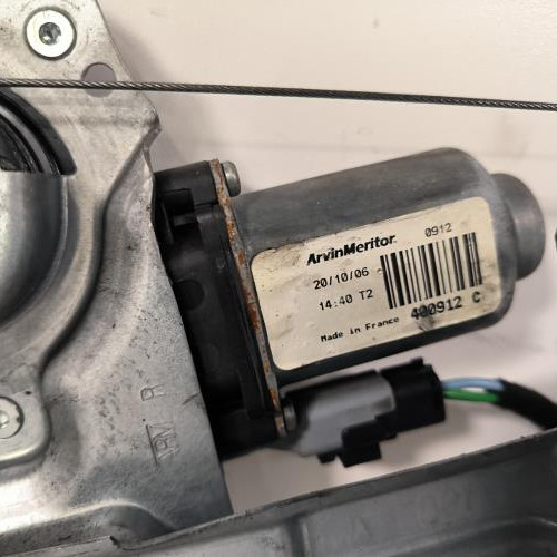 106706963-f322be35-1d16-477f-8267-0f249d39c4a7-Piece-Leve-vitre-electrique-avant-droit-9222W9-PEUGEOT-207-PHASE-1-bef220842abe932ca86c2ffa8fced8c175fd23ca2a1f9024fc4a4e42b7319d9b_m.jpg