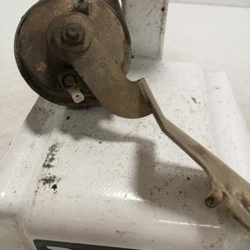 106708821-6280890d-ca4f-4185-b387-6bf08e3aa5b8-Klaxon-7700425726-RENAULT-KANGOO-1-PHASE-2-62b632dfd359ada6907dd219d492a42a7a9a664de8f611a4f7a9be8d0f1233ce_m.jpg