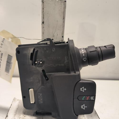 106873303-d0b27e8b-8e2e-45b6-b30f-20f660f16eca-Piece-Commodo-dessuie-glaces-8201577535-RENAULT-KANGOO-2-PHASE-2-f1ebe07e879a4ef979da02667b19a581b384425c2be59cc4b06892b2e729eb0f_m.jpg