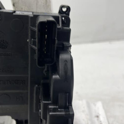 106873308-28756b0e-b612-4121-8921-94b65aca855a-Piece-Fermeture-centralisee-avant-gauche-8200497579-RENAULT-KANGOO-2-PHASE-2-6a3c5f56f8b950c5d2c7a693e9881026053883a5a831e3e68f2991fdf90ad93f_m.jpg