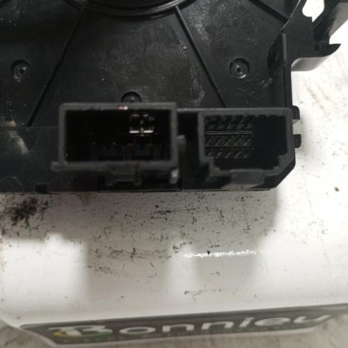 106913029-83ab750b-14df-4259-9597-d88f6529446b-Piece-Contacteur-tournant-Y10M450200-HYUNDAI-IX-35-PHASE-2-dae01d959101101bd214588562ff42b4af3a2a8755ba26e422ef5c0db7efa208_m.jpg