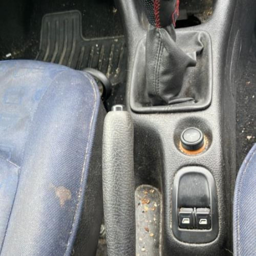 Vehicule-PEUGEOT-206%2520PHASE%25201-2001-fb30a09676955e42210c39c32684f11bfdd0794596ca6335f9eb631652cb106f_m.jpg