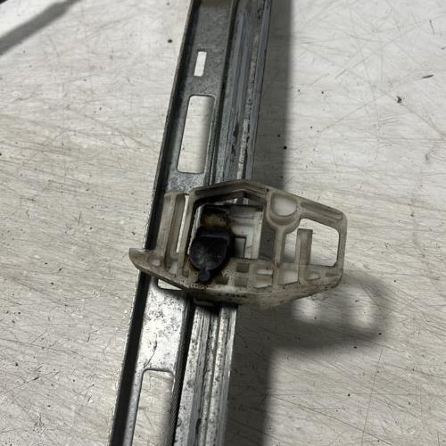 106917442-ac9fa417-83c3-4d80-8844-86c4a49ae455-Piece-Leve-vitre-electrique-avant-gauche-9221G0-PEUGEOT-206-PHASE-1-b219c734791235524d7ed3a19b057dc0307906977739215fa420f6ead9a9b771_m.jpg