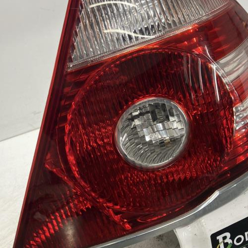 106937701-4f4d7430-27f7-4aac-af4c-b5bedf0299d3-Piece-Feu-arriere-principal-droit-feux-1464086-FORD-MONDEO-2-ffbd01d1ea27ac4a717756c34b8998713dbb8d446d61216acffd4a32532a4fa5_m.jpg